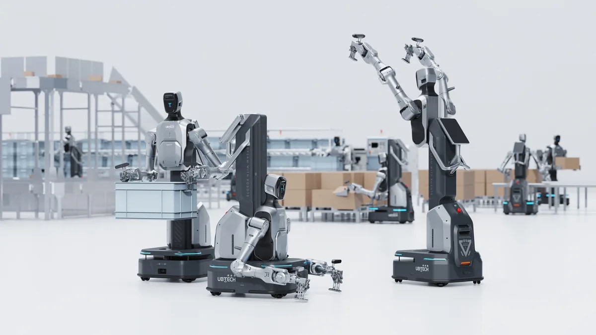 Varios robots Cruzr Y1 en la misma nave