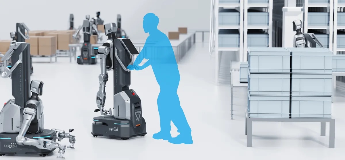 Un operario junto al robot Cruzr Y1 mientras trabaja