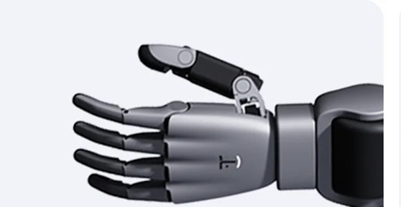 Geschickte Hand des Roboters Walker S2 mit gespreizten Fingern in Nahaufnahme.